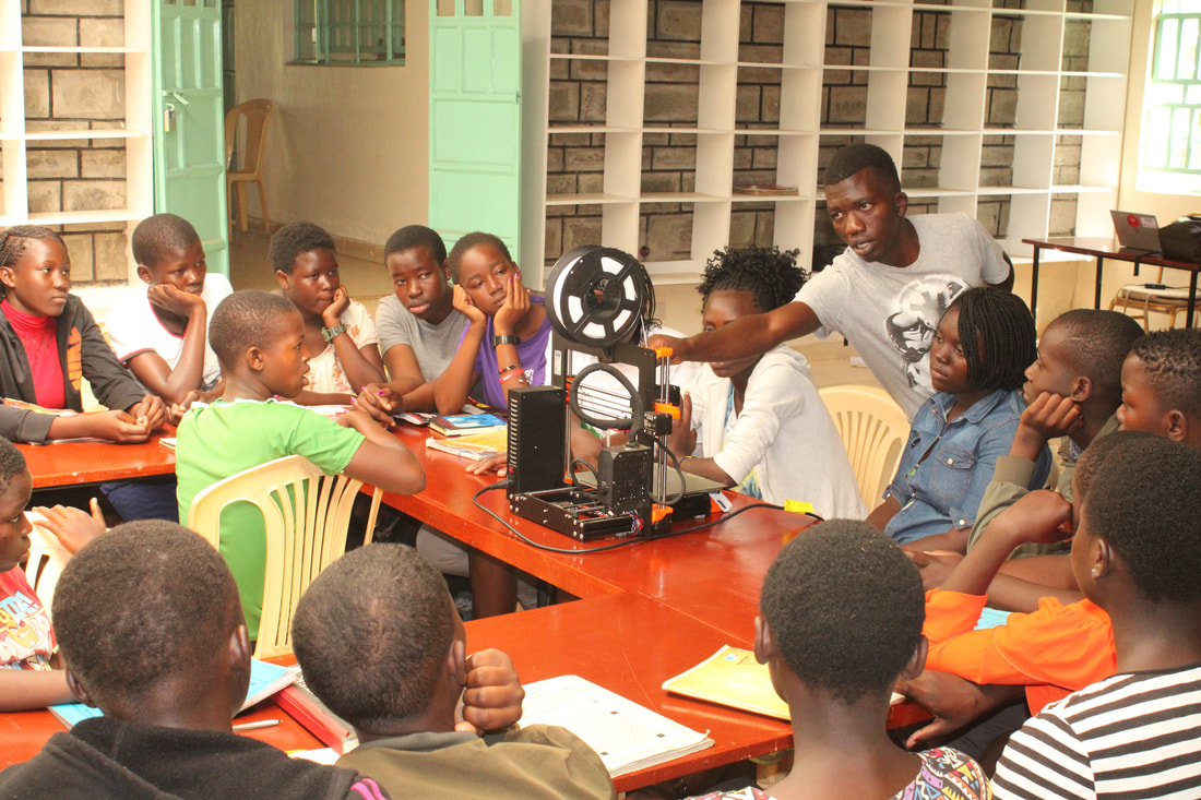 Students learning 3D printing